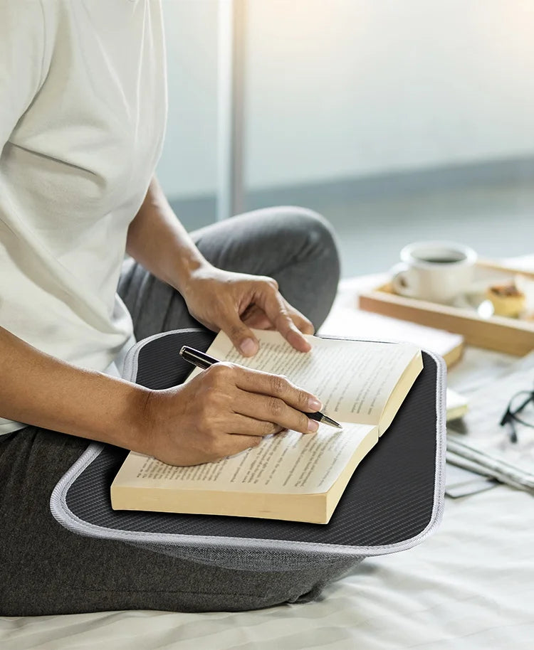 MUMUCC Bureau d'ordinateur portable multifonctionnel avec coussin et rempli de particules de mousse, petite table d'oreiller, tapis de souris rigide grand